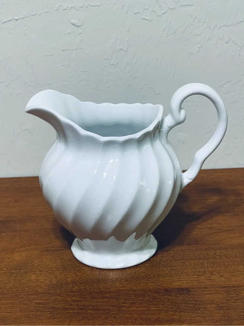 Johnson Brothers Regency Snowhite Patten Earthenware Creamer Swirl Made England